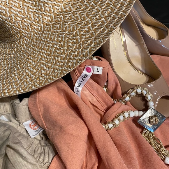 This Simple & Stylish Vintage Summer Complete Look - Picture 5 of 5